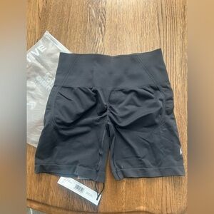 BNWT Oner Active Effortless Seamless Shorts Coal - Medium